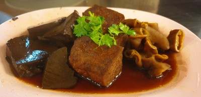 ไส้ เลือด เต้าหู้ พะโล้