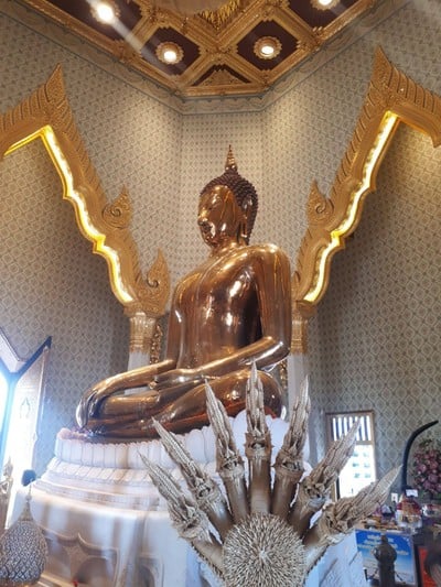 บรรยากาศ วัดไตรมิตรวิทยารามวรวิหาร