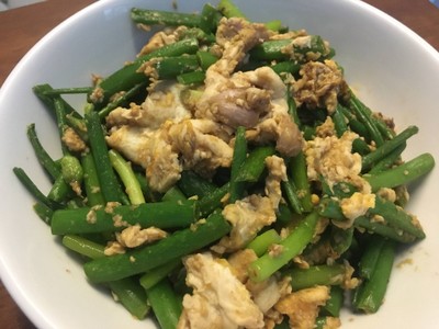 วิธีทำ ดอกหอมผัดไข่ วิธีทำ ดอกหอมผัดไข่