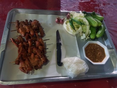 หมูปิ้งเสริฟกับน้ำพริกปลาร้า