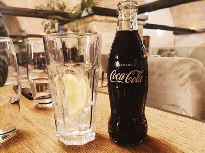 อาหาร หรือ เครื่องดื่ม