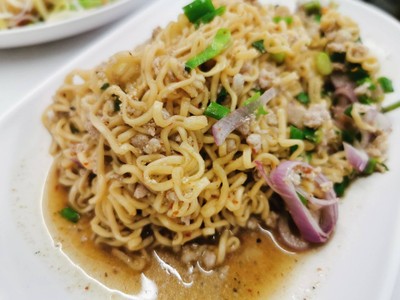 ลาบมาม่าหมู