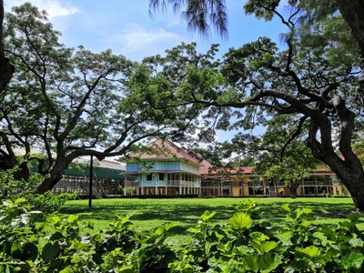 เดินชมวังท่ามกลางอากาศร้อนๆ​ 