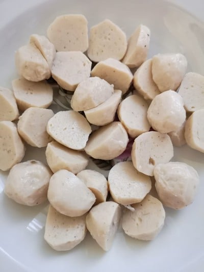 วิธีทำ กะเพราลูกชิ้นปลา วิธีทำ กะเพราลูกชิ้นปลา