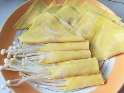 วิธีทำ เกี๊ยวพันเห็ดเข็มทอง