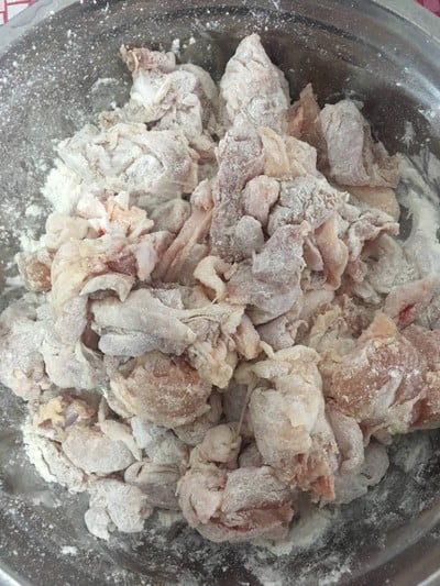 วิธีทำ “ผัดพริกเผาไก่กรอบ"