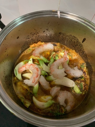 วิธีทำ แกงส้มชะอมไข่แคร์