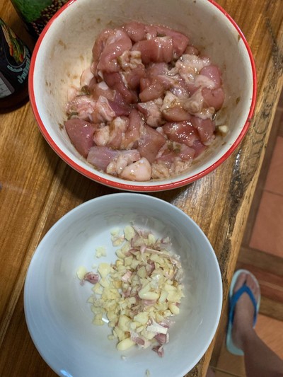 วิธีทำ หมูทอดกระเทียม วิธีทำ หมูทอดกระเทียม