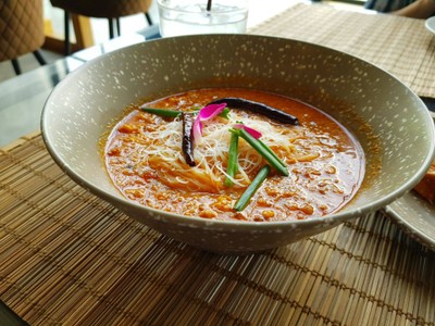 ชุดหมี่กะทิ + ไก่ทอดน้ำปลา