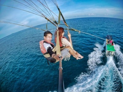 พาราเซลลิ่ง (Parasailing) เกาะเสม็ด
