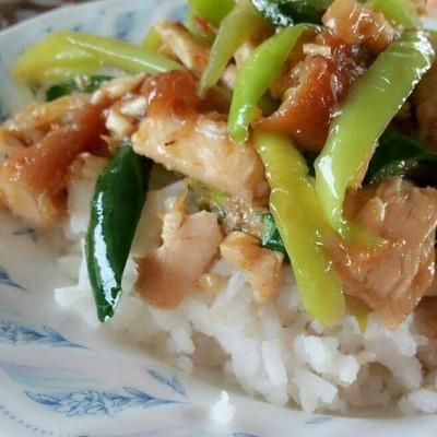 ไก่ผัดพริกหยวก