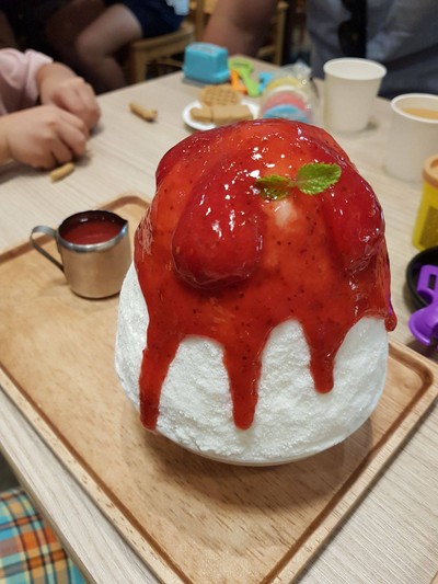 Strawberry Cheesecake Kakigori (Japanese Shaved Ice)