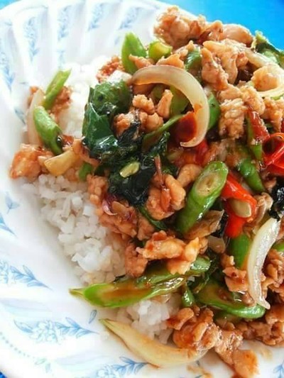 กระเพราไก่