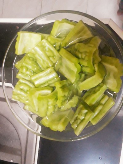 วิธีทำ ตุ๋นกระดูกหมูมะระ