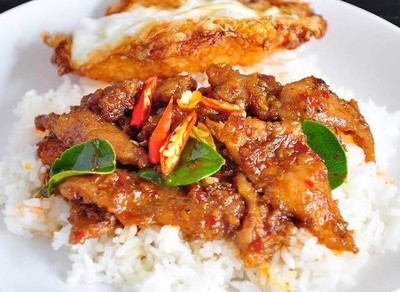 ผัดพริกแกง