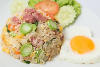 ข้าวผัดแหนม