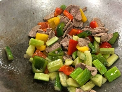 วิธีทำ หมูผัดเปรี้ยวหวาน วิธีทำ หมูผัดเปรี้ยวหวาน