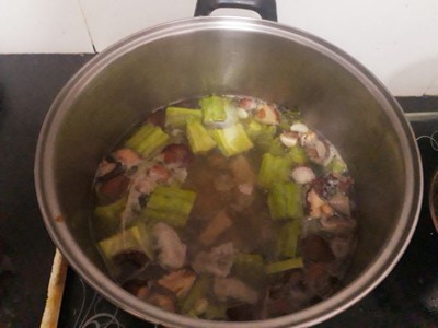 วิธีทำ ตุ๋นกระดูกหมูมะระ