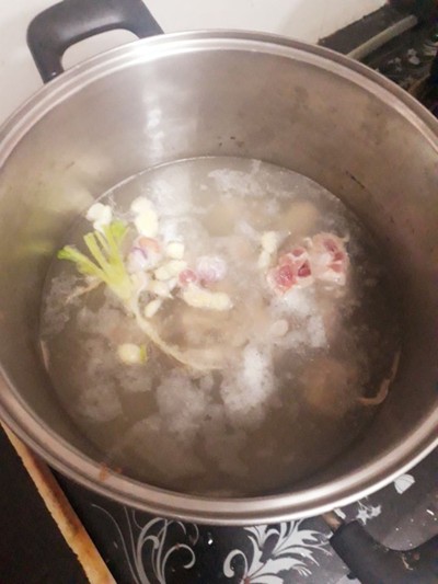 วิธีทำ ตุ๋นกระดูกหมูมะระ