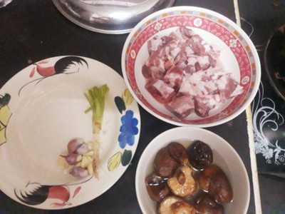 วิธีทำ ตุ๋นกระดูกหมูมะระ