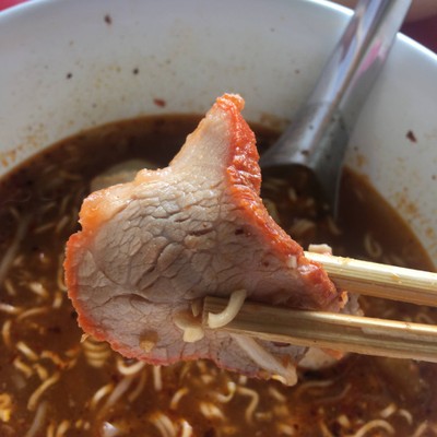 หมูแดง ชนะเลิศ