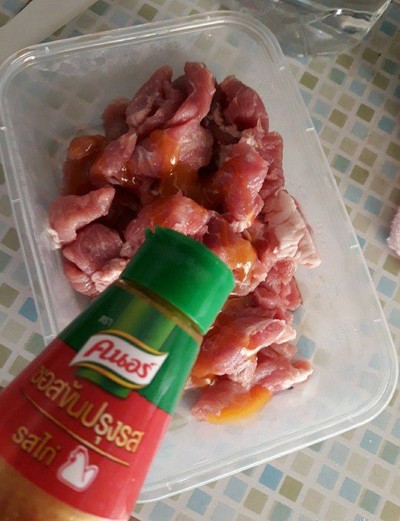 วิธีทำ หมูผัดดอกกุ่ยฉ่าย