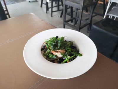 เฟตตูชินี่เส้นดำขี้เมาทะเล