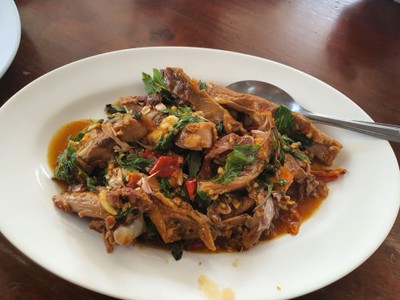 เป็ดพะโล้ผัดกระเพรา