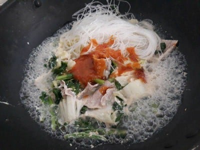 วิธีทำ สุกี้หมูน้ำขลุกขลิก