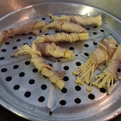 วิธีทำ สามชั้นกอดเห็ดเข็มทอง