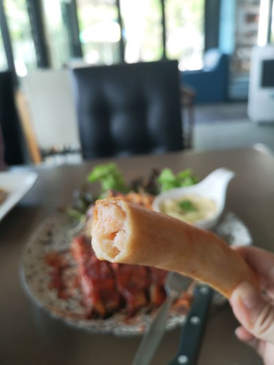 กุ้งโรล E.A.T. กับซอสส้ม