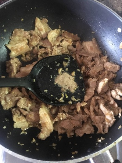 วิธีทำ หมูผัดกระเทียมพริกไทย วิธีทำ หมูผัดกระเทียมพริกไทย