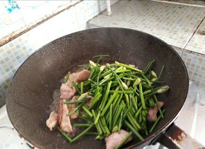 วิธีทำ หมูผัดดอกกุ่ยฉ่าย