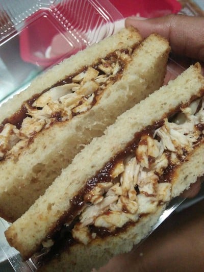 แซนวิชไส้ อกไก่น้ำพริกเผา