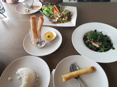 อาหาร หรือ เครื่องดื่ม