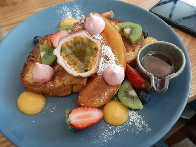 French Toast With Seasonal Fruits