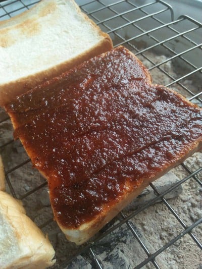 ขนมปังปิ้ง พริกเผา