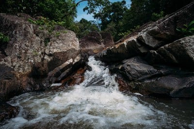 บรรยากาศ น้ำตกธารเสด็จ