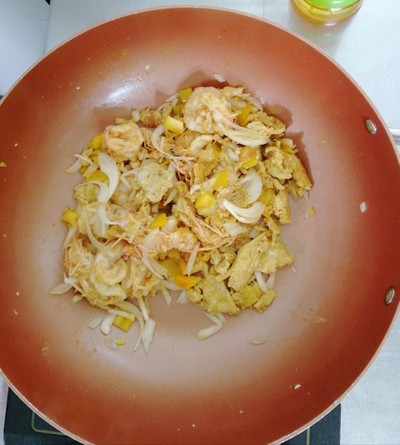 วิธีทำ กุ้งผัดผงกะหรี่ วิธีทำ กุ้งผัดผงกะหรี่