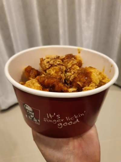 ไก่ป๊อปพริกเผามันกุ้ง