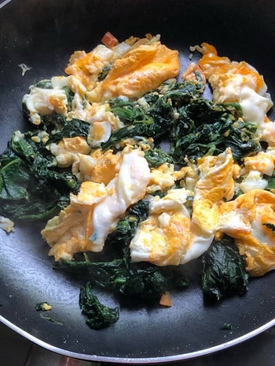 วิธีทำ ผักโขมผัดไข่