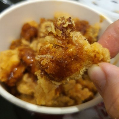 ไก่ป๊อปพริกเผามันกุ้ง