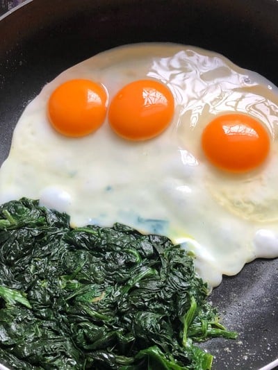 วิธีทำ ผักโขมผัดไข่