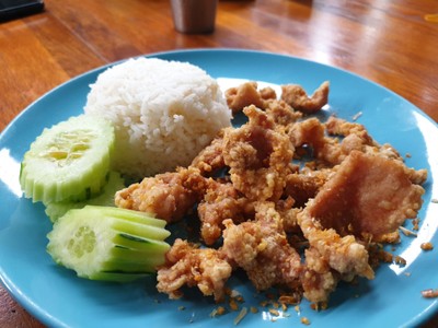 หมูกระเทียม