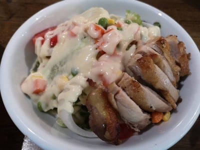 สลัดไก่ย่าง