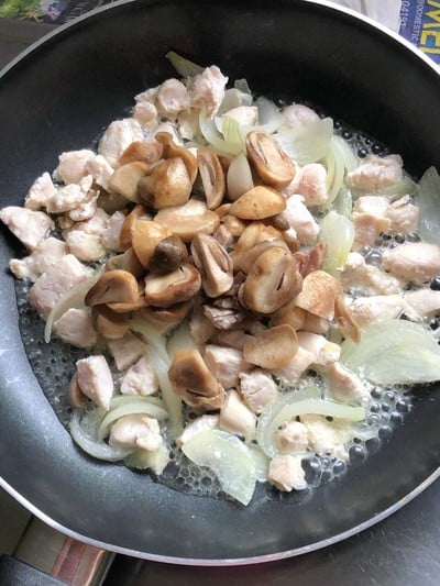 วิธีทำ ไก่และเห็ดผัดพริกไทยดำ วิธีทำ ไก่และเห็ดผัดพริกไทยดำ