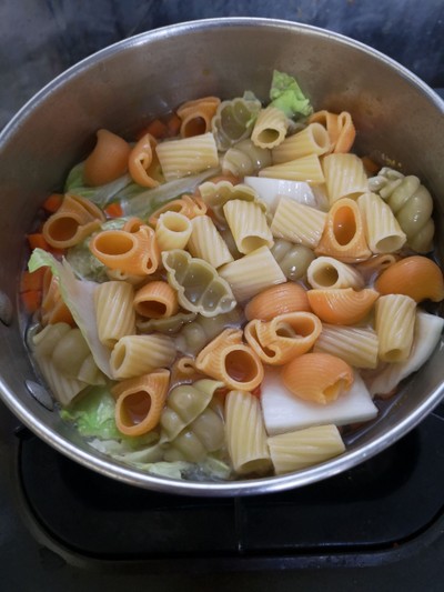 วิธีทำ ซุปมะกะโรนีผักไก่ วิธีทำ ซุปมะกะโรนีผักไก่