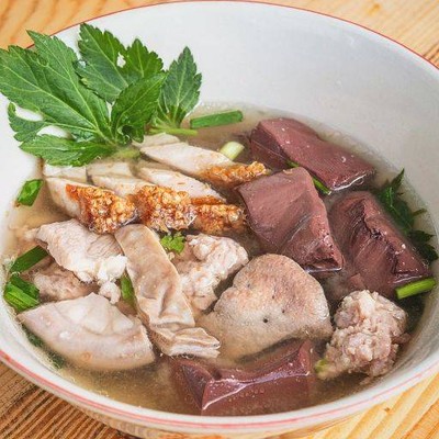 เลือดหมูราชวงศ์ (Luedmoo Rachawong) เลือดหมูราชวงศ์ (Luedmoo Rachawong)