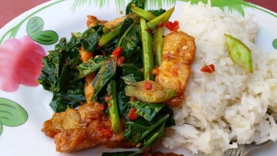 กระเพราหมูสับ