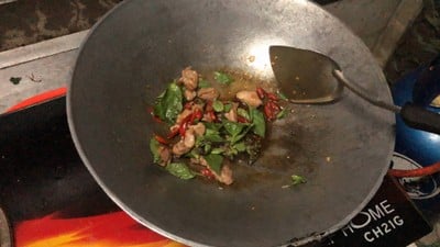 วิธีทำ โหระพาผัดพริกหมู